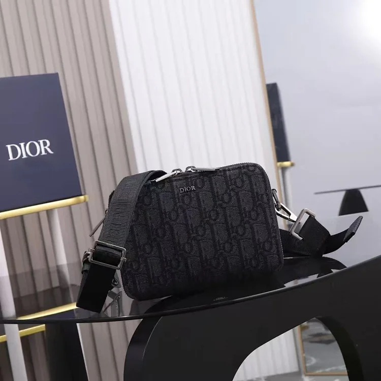Oblique jacquard messenger bag product on Outfitreps